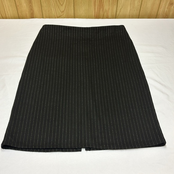 H&M Black Pencil Skirt Knee-Length Work. Size M - Picture 7 of 7